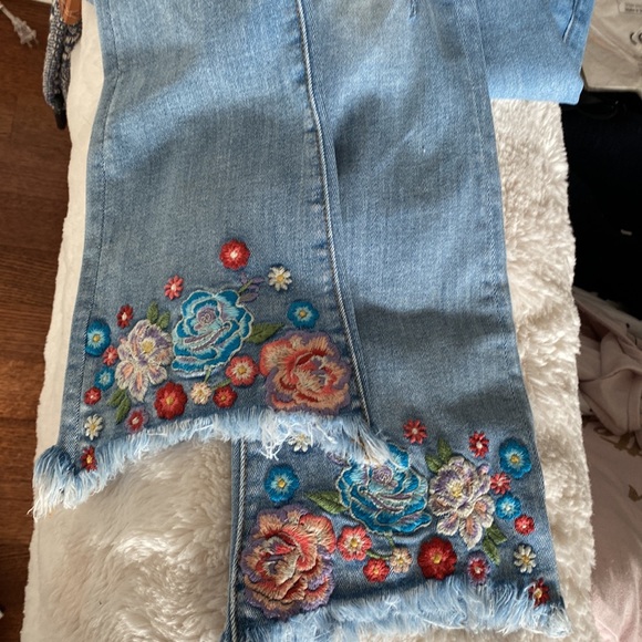 NWOT DRIFTWOOD ROXY JEANS EMBROIDERED SZ 25    27 inseam - Picture 2 of 4